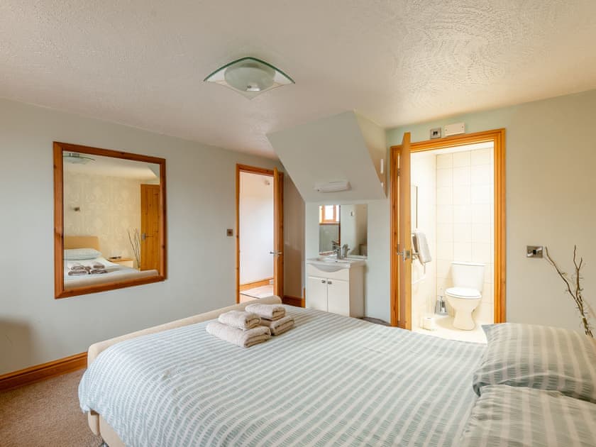 Double bedroom | Robin’s Nest - Paith Holiday Cottages, Capel Seion, near Aberystwyth
