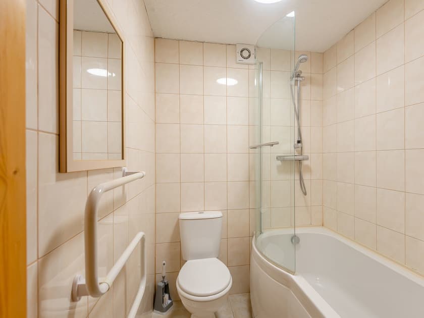 En-suite | Robin’s Nest - Paith Holiday Cottages, Capel Seion, near Aberystwyth