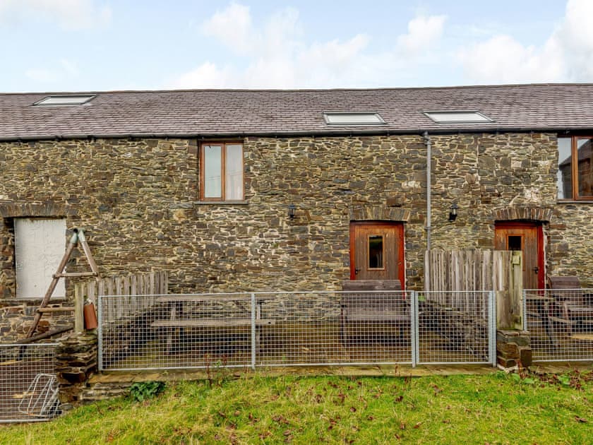 Exterior | Robin’s Nest - Paith Holiday Cottages, Capel Seion, near Aberystwyth