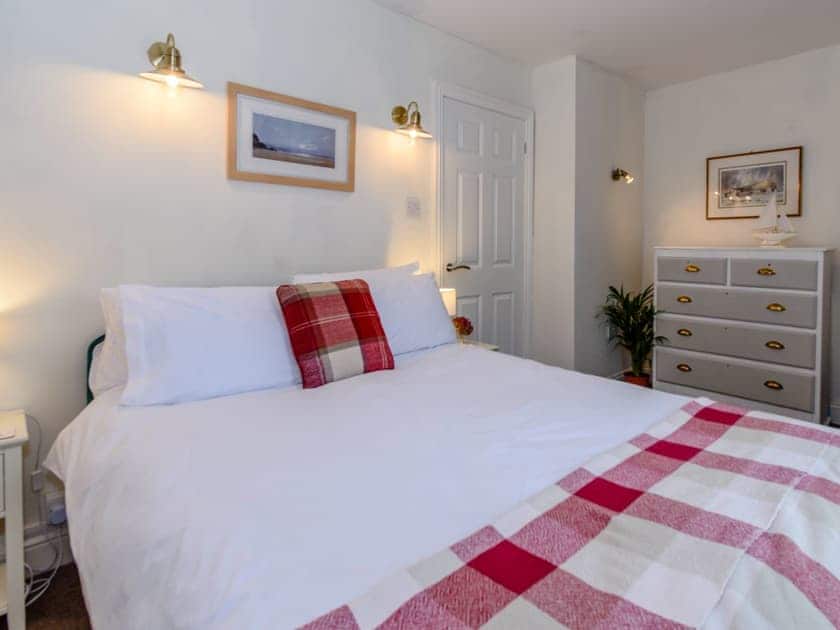 Double bedroom | Fosdyke Cottage, Skinningrove, near Whitby
