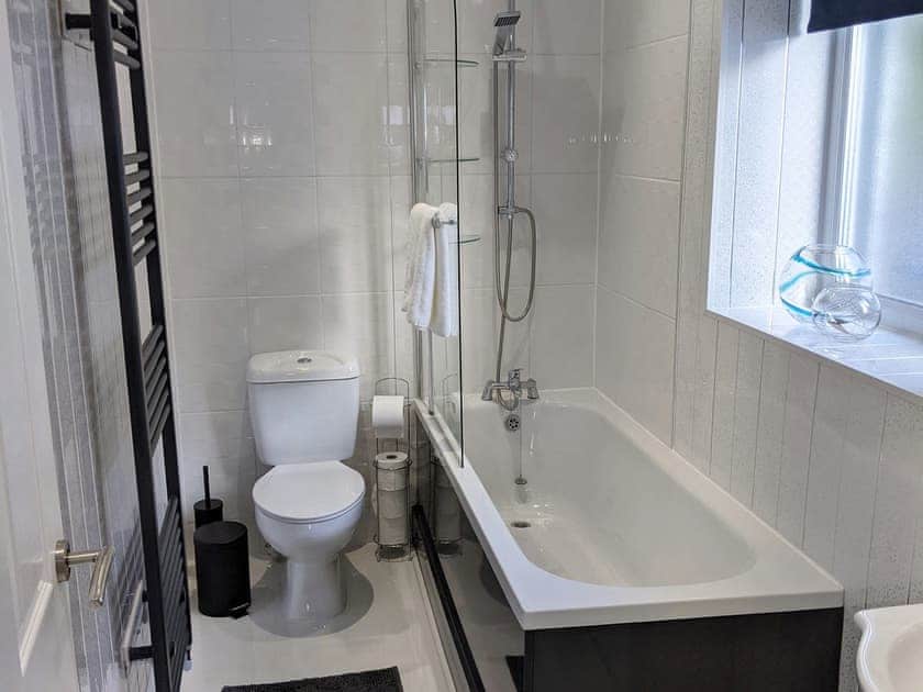 Bathroom | Strathclyde Cottage North, Skelmorlie