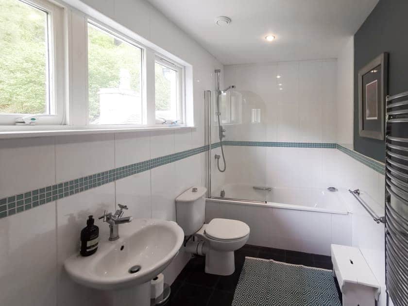 Bathroom | Cliff Cottage, Port Appin