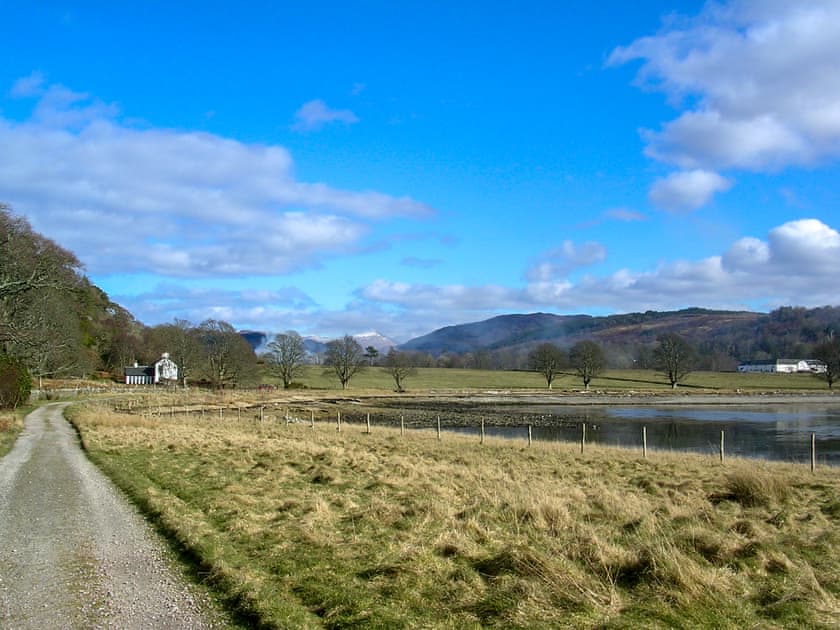 Approaching via track | Cliff Cottage, Port Appin