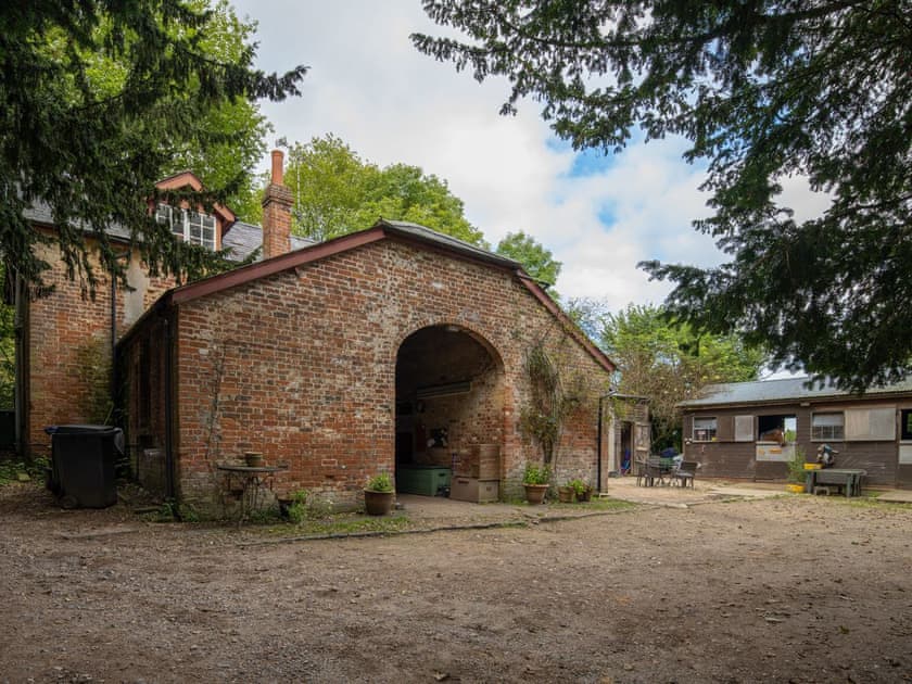 Garden and grounds | Henge Estate, Shrewton, near Salisbury