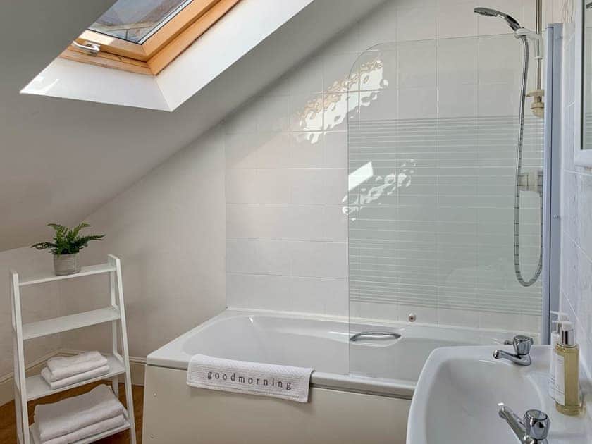 Ensuite bathroom  | Ellie’s View, Bowness on Windermere