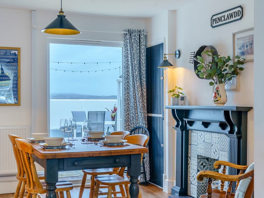 Dining Area | Tyr LLyr, Penclawdd