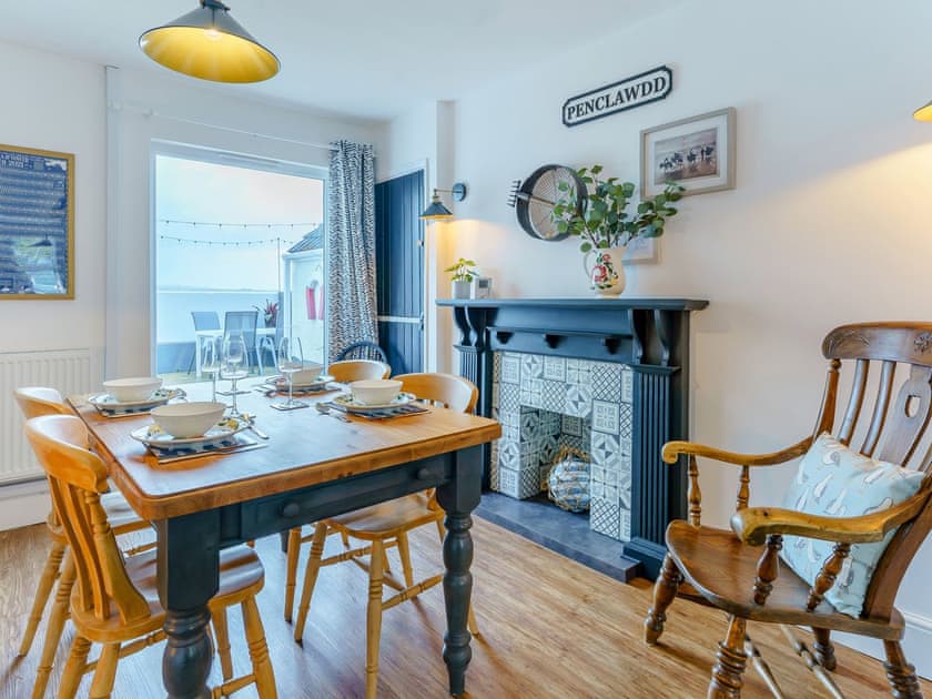 Dining Area | Tyr LLyr, Penclawdd