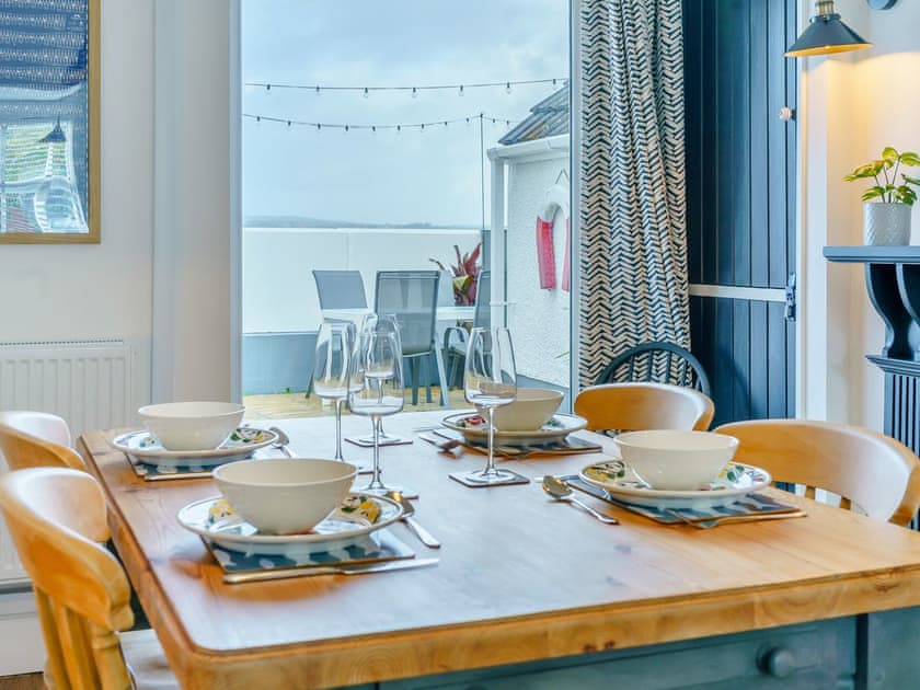 Dining Area | Tyr LLyr, Penclawdd