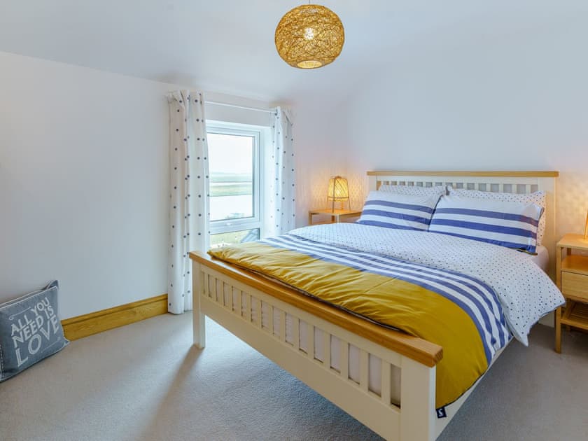 Double bedroom | Tyr LLyr, Penclawdd