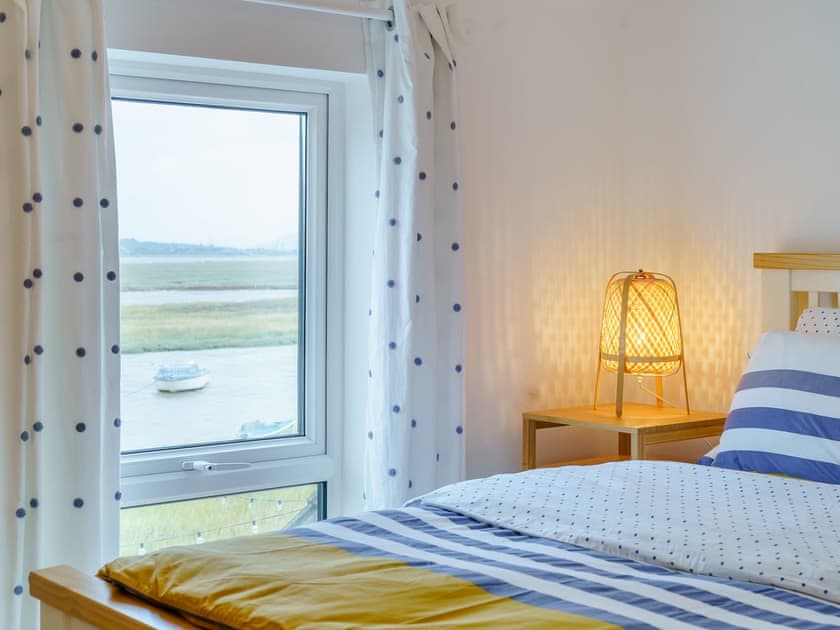 Double bedroom | Tyr LLyr, Penclawdd