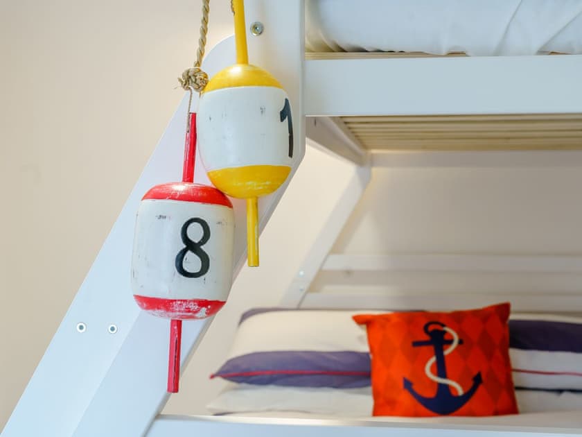 Bunk bedroom | Tyr LLyr, Penclawdd