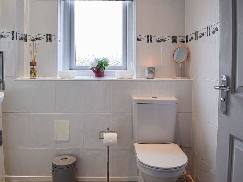 Shower room | Dothan Farm Cottages, Cluny, near Kirkcaldy
