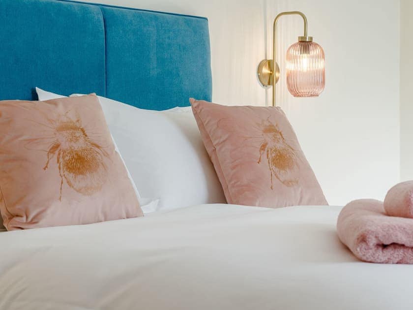Double bedroom | Robin Cottage, Holt