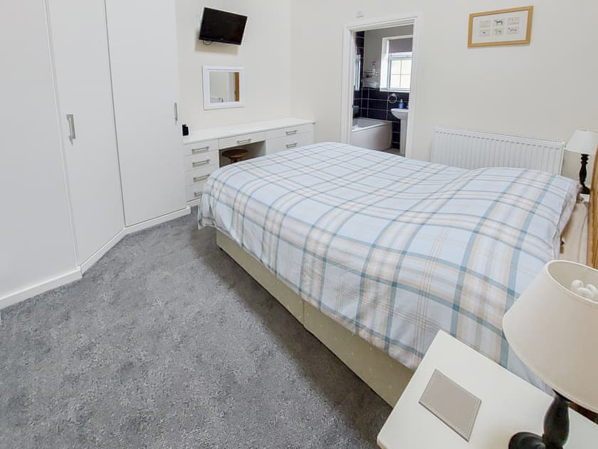 Double bedroom | Peacock Barn, Timberland, near Woodhall Spa