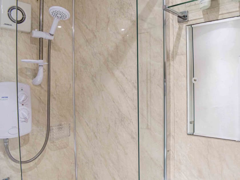 Bathroom | Bwth Carron, Barmouth