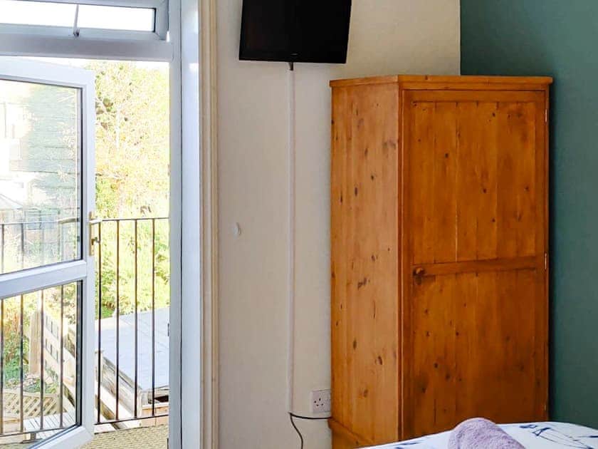 Double bedroom with king size bed | Admiral’s Cottage, Bridlington