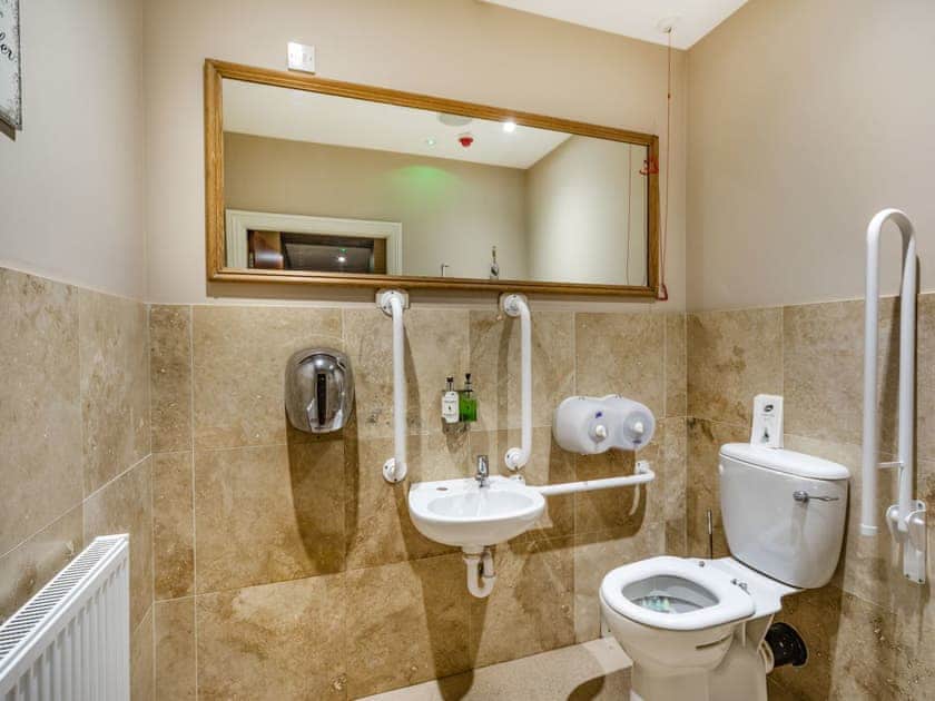 Bathroom | The Scotch Arms Mews, Brampton