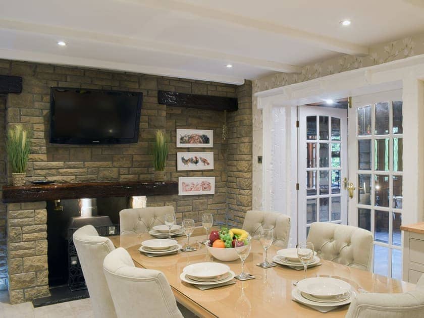 Dining room | Tennox House - Tennox Farm, Kilbirnie
