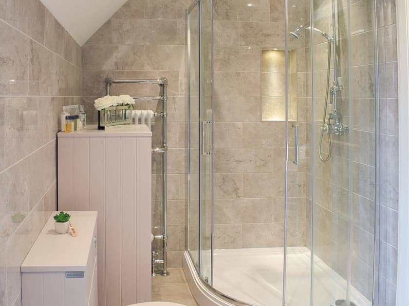 Bathroom | Tennox House - Tennox Farm, Kilbirnie
