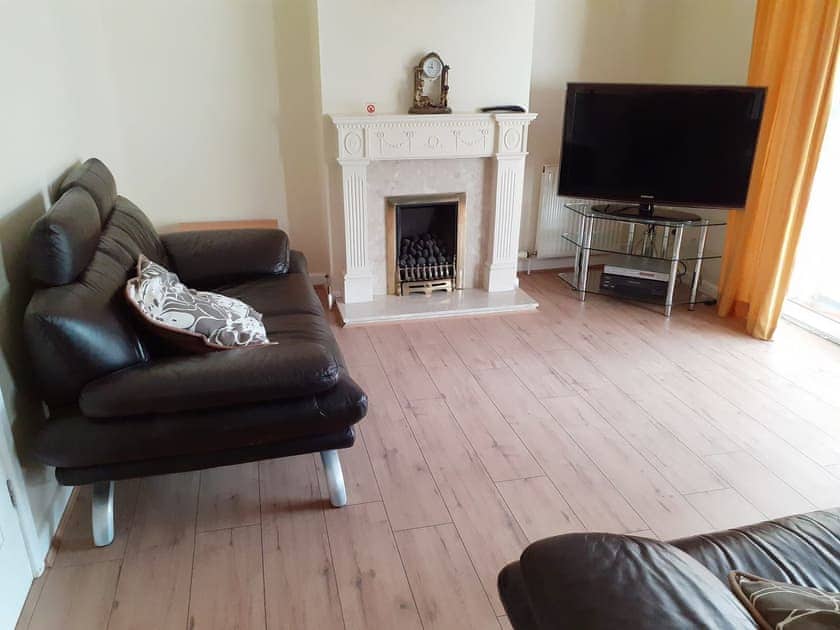 Living room/dining room | Silver Way, Highcliffe, near Christchurch