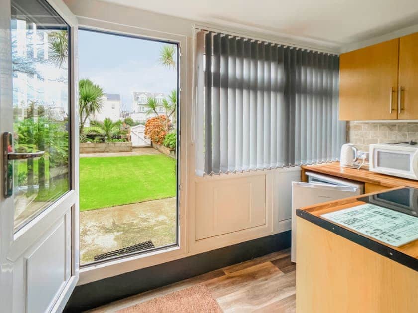 Kitchen | Apartment 2 Bedford Holiday Flats - Bedford Holiday Flats, Paignton