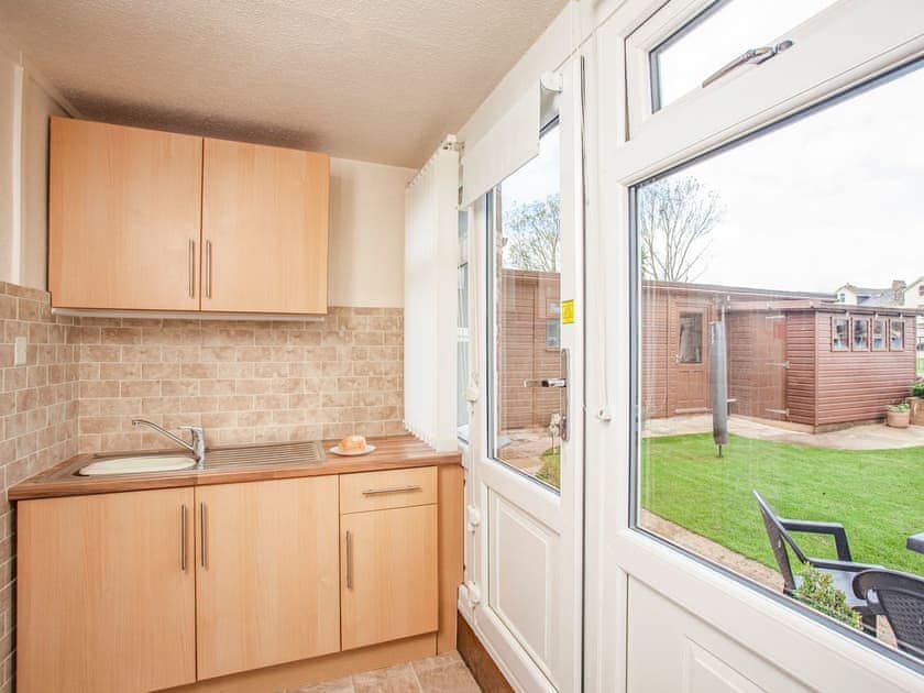 Kitchen | Apartment 2 Bedford Holiday Flats - Bedford Holiday Flats, Paignton