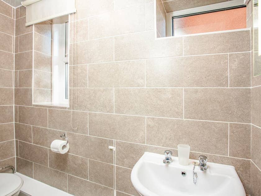 Shower room | Apartment 2 Bedford Holiday Flats - Bedford Holiday Flats, Paignton