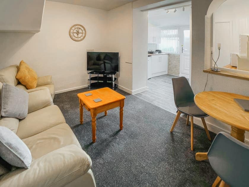 Living room/dining room | Apartment 3 Bedford Holiday Flats - Bedford Holiday Flats, Paignton