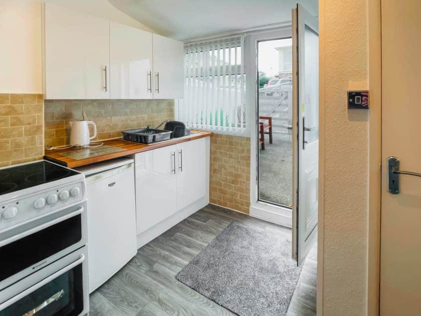 Kitchen | Apartment 3 Bedford Holiday Flats - Bedford Holiday Flats, Paignton