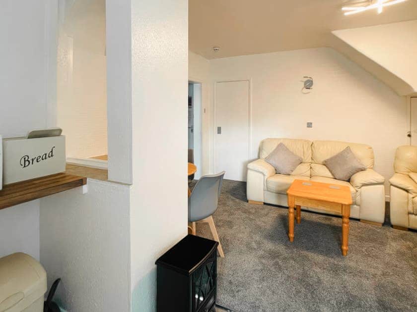Kitchen | Apartment 3 Bedford Holiday Flats - Bedford Holiday Flats, Paignton