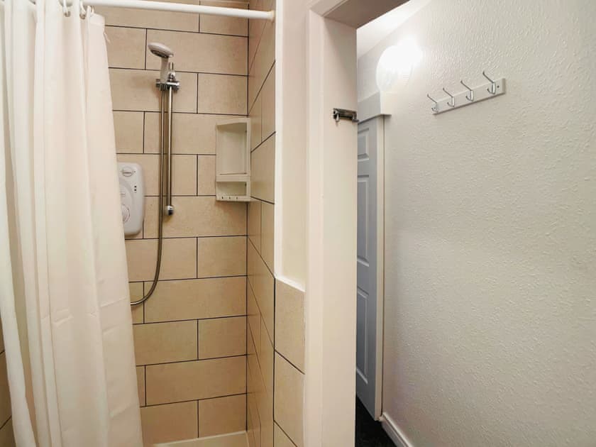Bathroom | Apartment 3 Bedford Holiday Flats - Bedford Holiday Flats, Paignton
