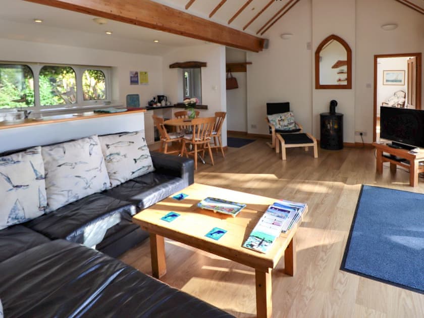 Open plan living space | Kipper Cottage, Wootton Bridge