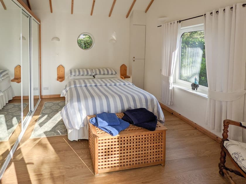 Double bedroom | Kipper Cottage, Wootton Bridge