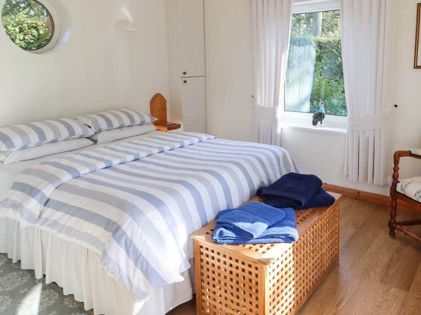 Double bedroom | Kipper Cottage, Wootton Bridge