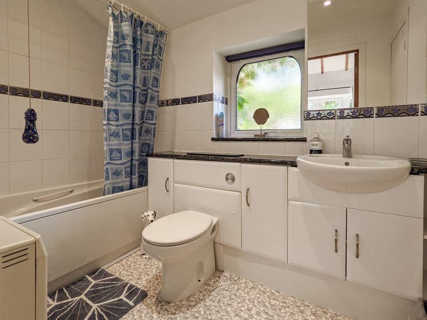 En-suite | Kipper Cottage, Wootton Bridge