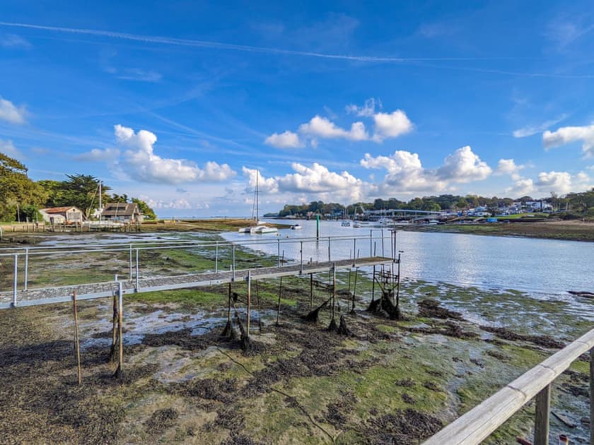 Surrounding area | Kipper Cottage, Wootton Bridge