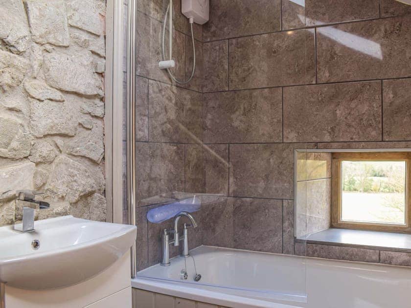 Bathroom | Pentre Cwm Bach, Llansilin, near Oswestry