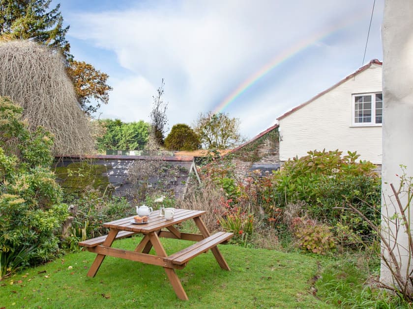 Sitting-out-area | Smithy - Summercourt Cottages, Looe