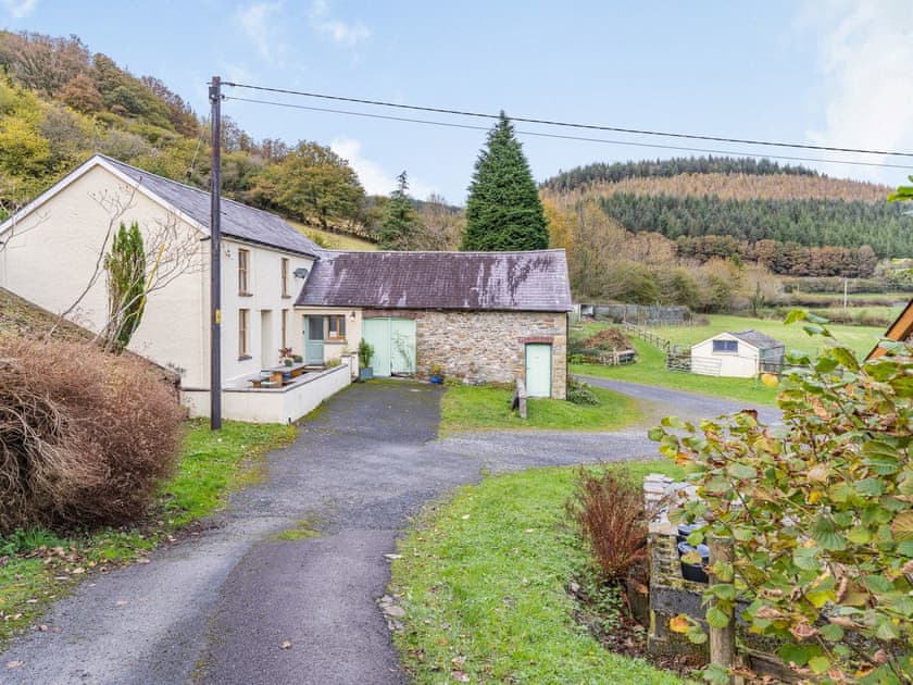 Driveway | Pwll Farmhouse, Llanllawddog, near Brechfa
