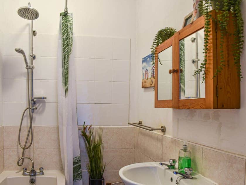 Bathroom | King Arthur Suite, Trearddur Bay