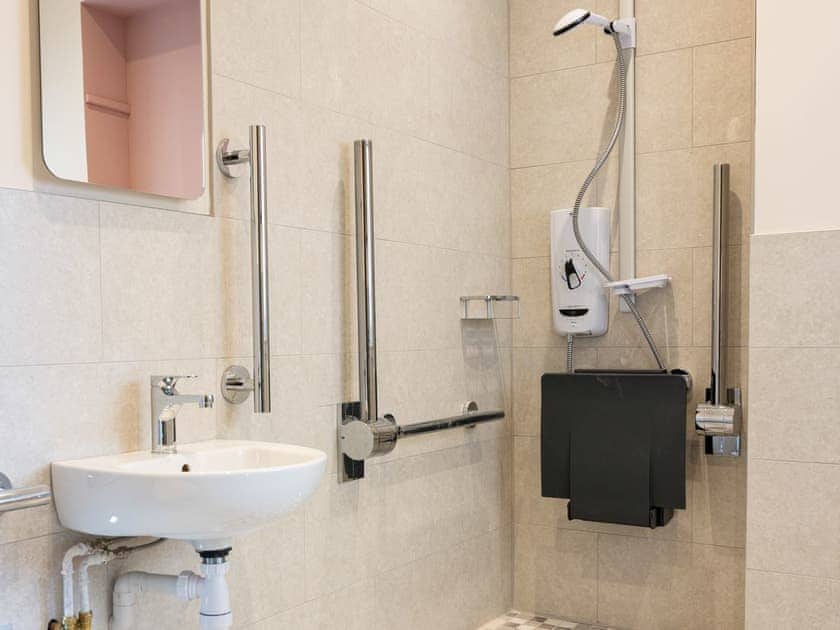 Shower room | Courtyard - Arthouse Apartments, Inverness
