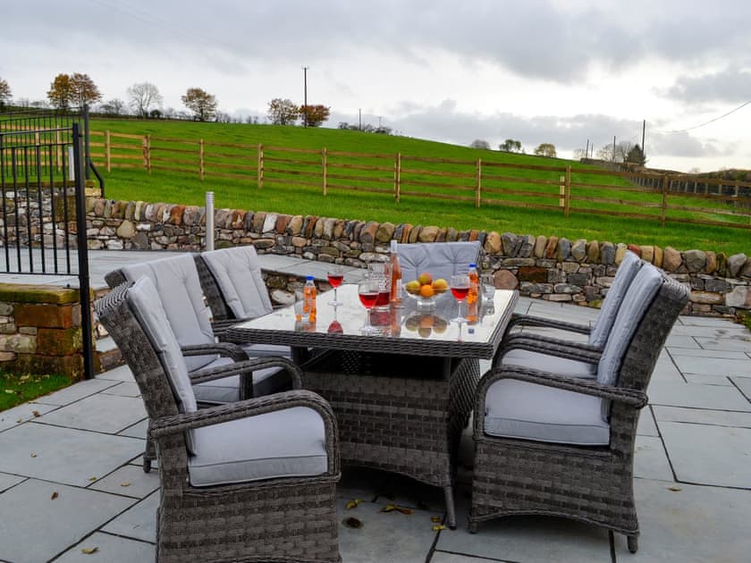 Sitting-out-area | Inverallan, Amisfield