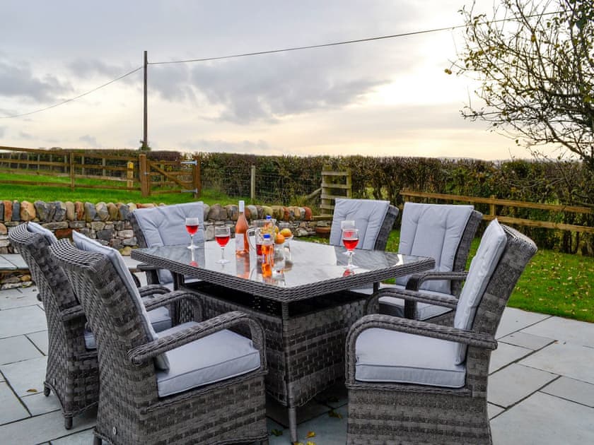 Sitting-out-area | Inverallan, Amisfield