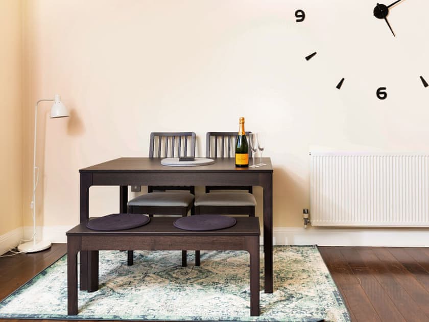Dining Area | Penthouse - Bellaire Stays, Ashford