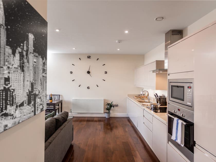 Kitchen | Penthouse - Bellaire Stays, Ashford