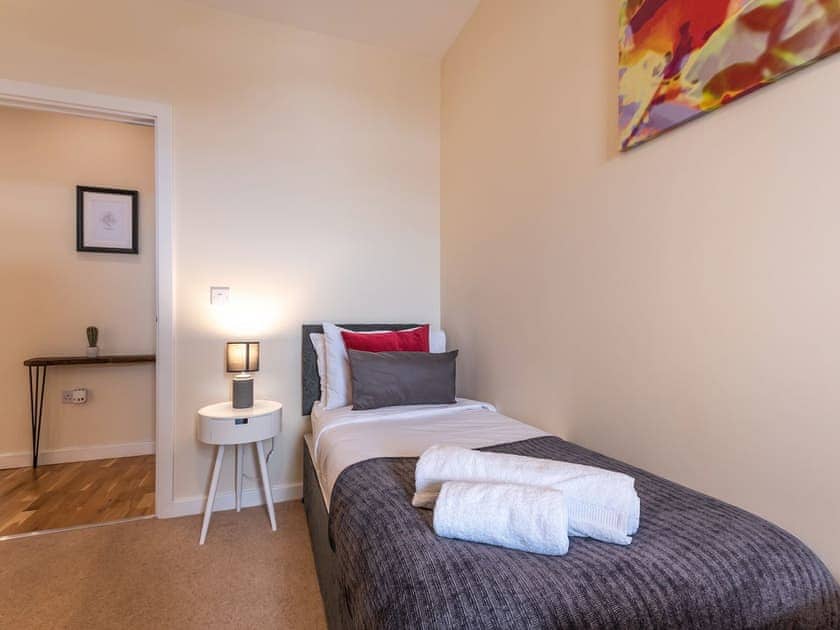 Twin bedroom | Panorama - Bellaire Stays, Ashford