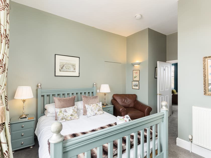 Double bedroom | Apartment 15 - The Judges Lodgings, Gloucester
