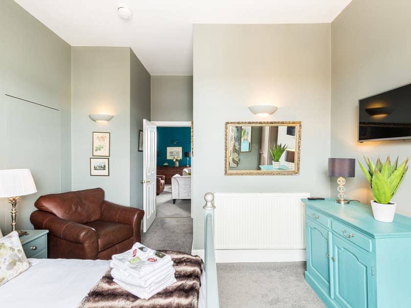 Double bedroom | Apartment 15 - The Judges Lodgings, Gloucester