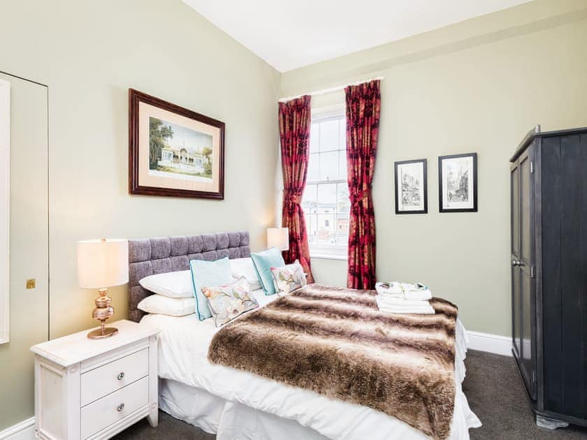 Double bedroom | Apartment 15 - The Judges Lodgings, Gloucester