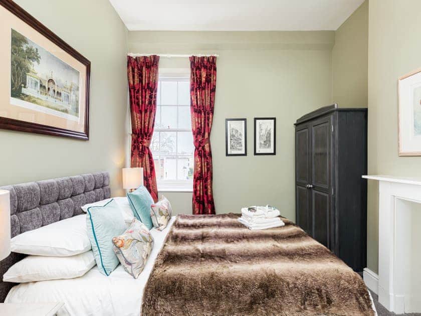 Double bedroom | Apartment 15 - The Judges Lodgings, Gloucester